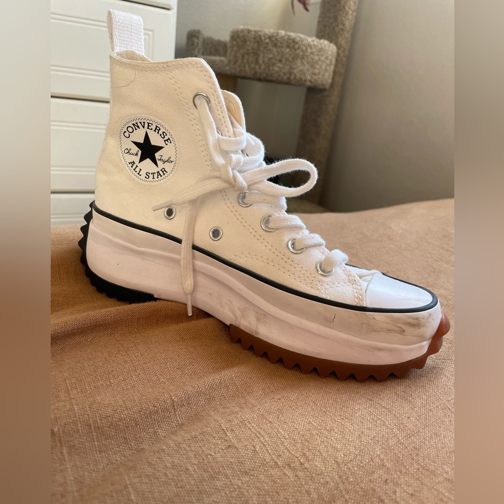 Run Star Hike Platform Converse. Color:White. practically new.
